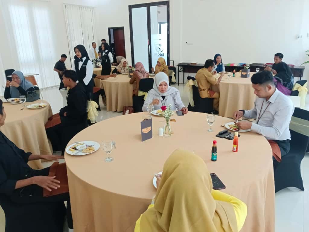 Uji Kompetensi Keahlian (UKK) Jurusan Perhotelan Bidang Food and Beverage (FnB) SMK Negeri 3 Bangkalan